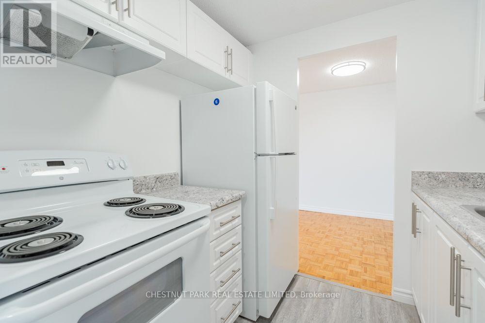 202 - 1060 Caven Street, Mississauga, Ontario  L5G 4J5 - Photo 3 - W13603750