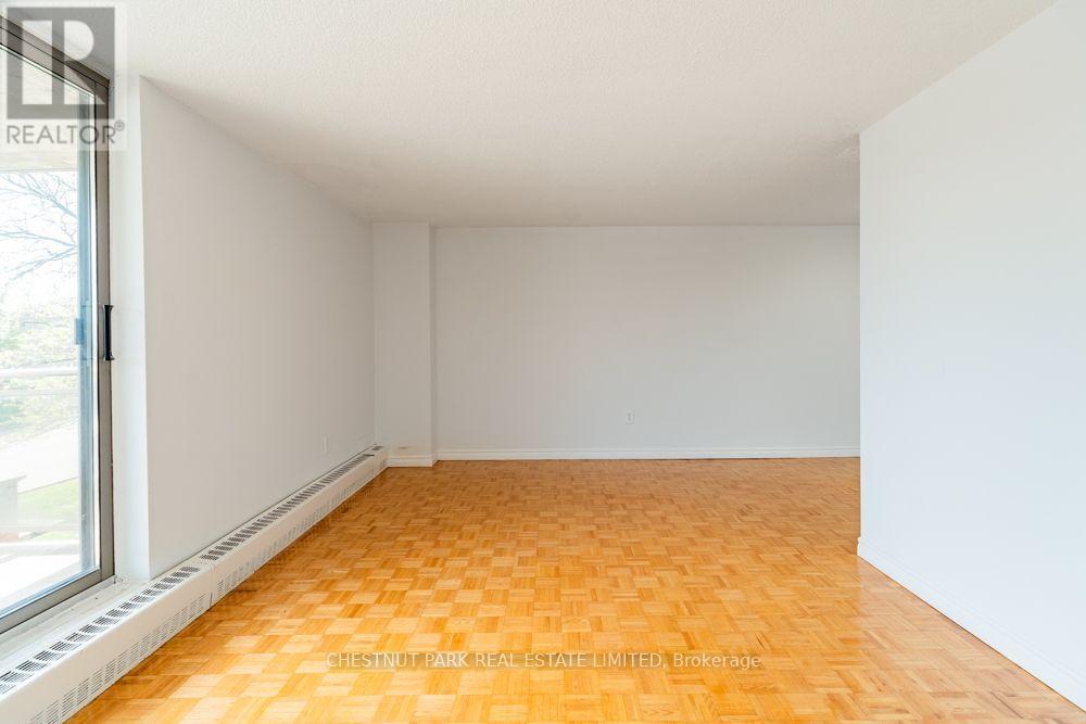 202 - 1060 Caven Street, Mississauga, Ontario  L5G 4J5 - Photo 8 - W13603750