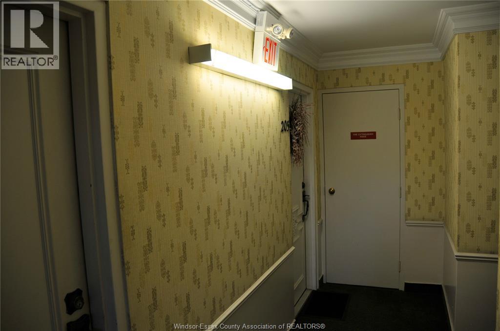 3044 Sandwich Unit# 203, Windsor, Ontario  N9C 1A4 - Photo 3 - 26017952