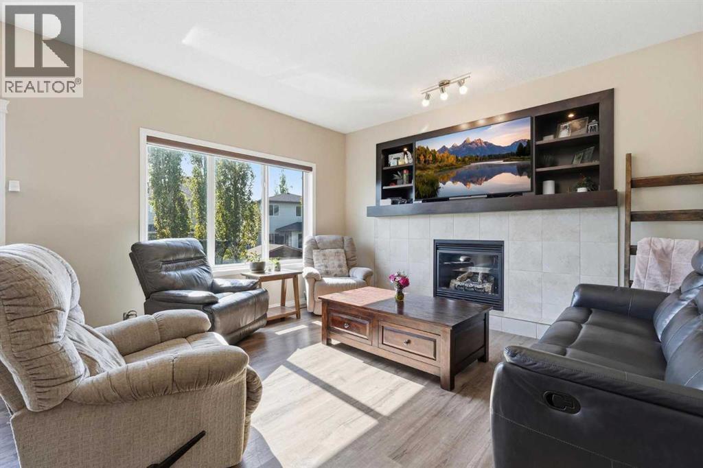 19 Hillcrest Link SW, Airdrie, Alberta  T4B 4B1 - Photo 8 - A2315562
