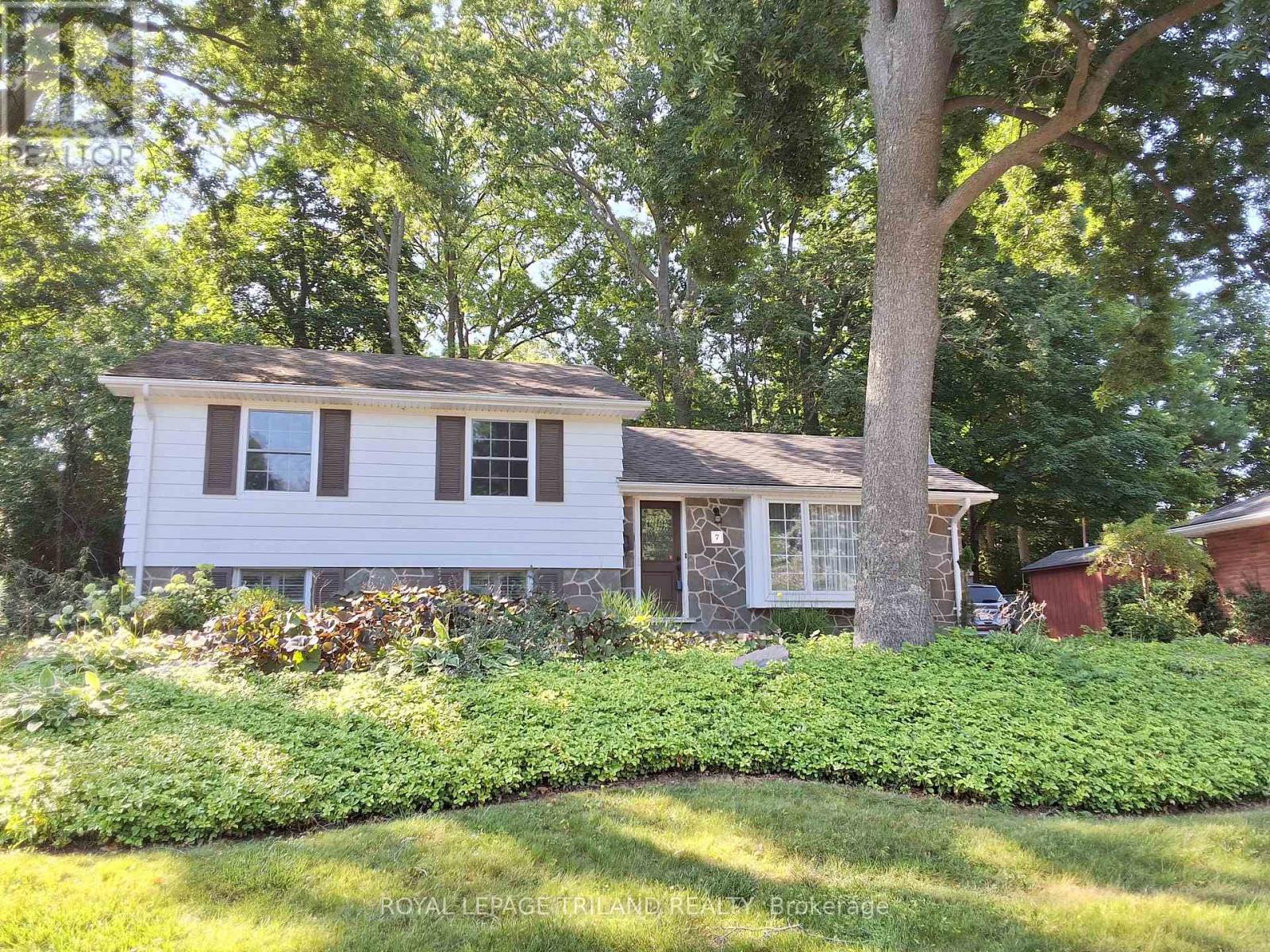 7 Briarhill Place, London East, Ontario  N5Y 1P7 - Photo 1 - X13589442