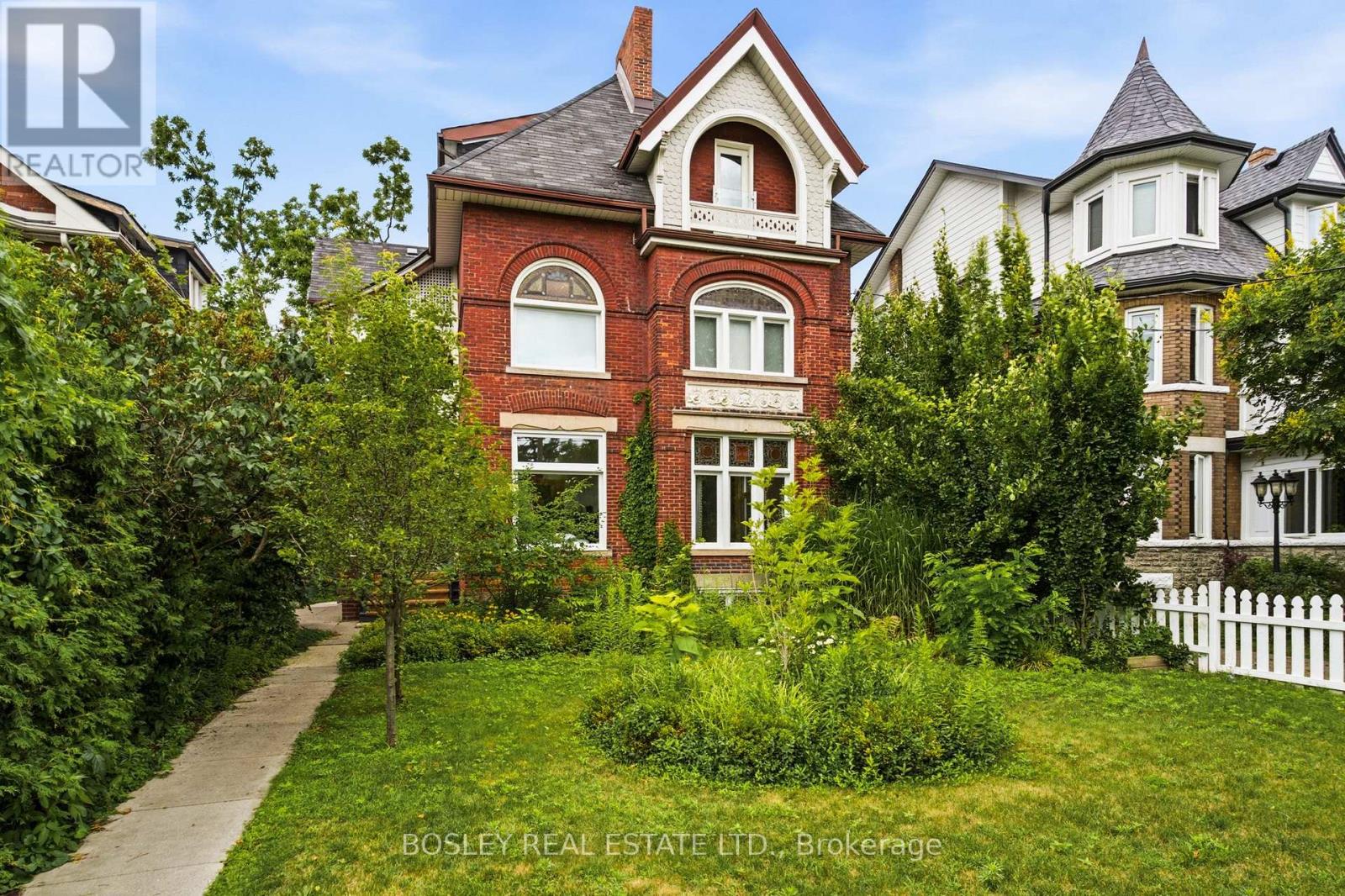UPPER - 178 HIGH PARK AVENUE, Toronto, Ontario