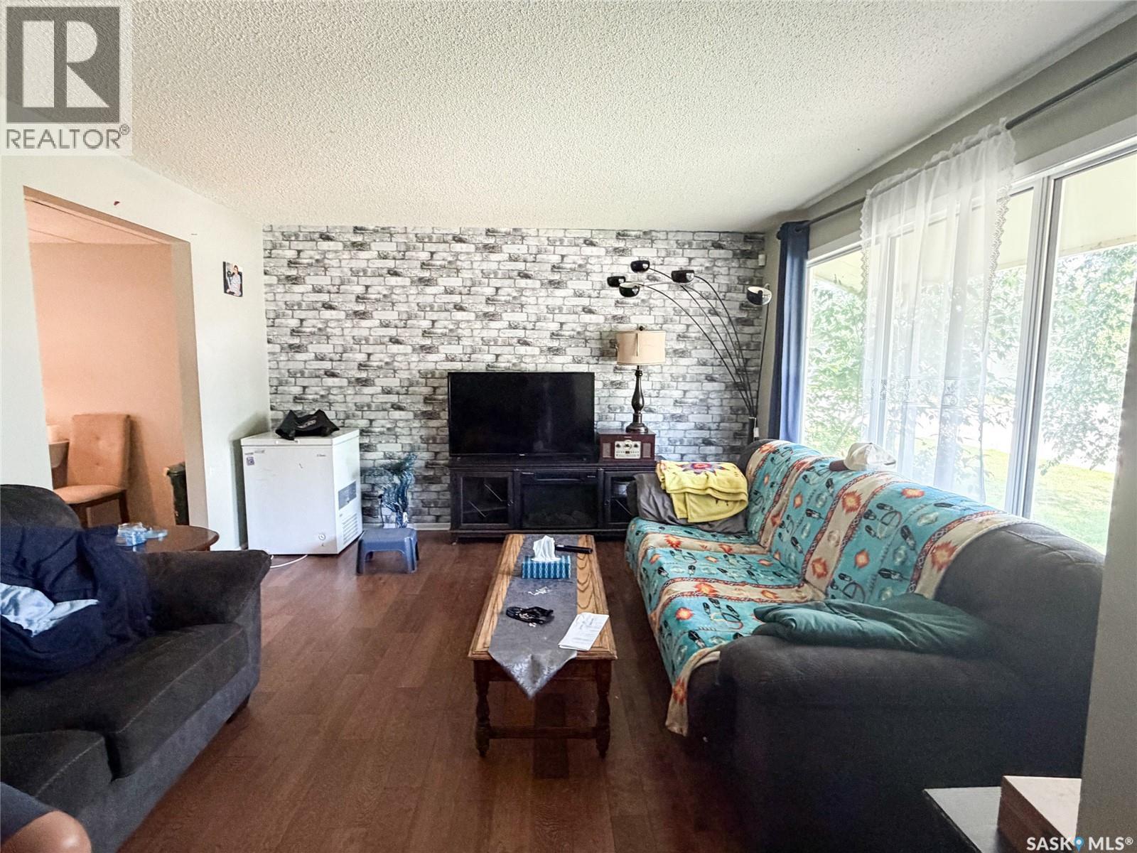 518 1st Street E, Meadow Lake, Saskatchewan  S9X 1E9 - Photo 2 - SK043639