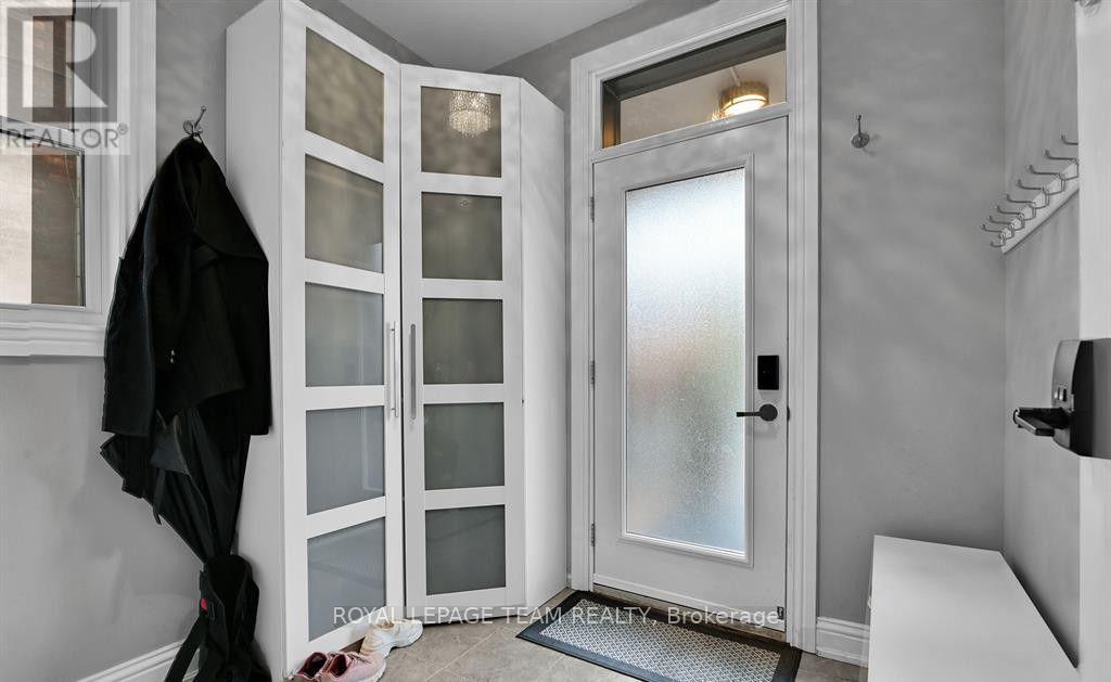 1 - 212 Flora Street, Ottawa, Ontario  K1R 5R7 - Photo 2 - X13604016