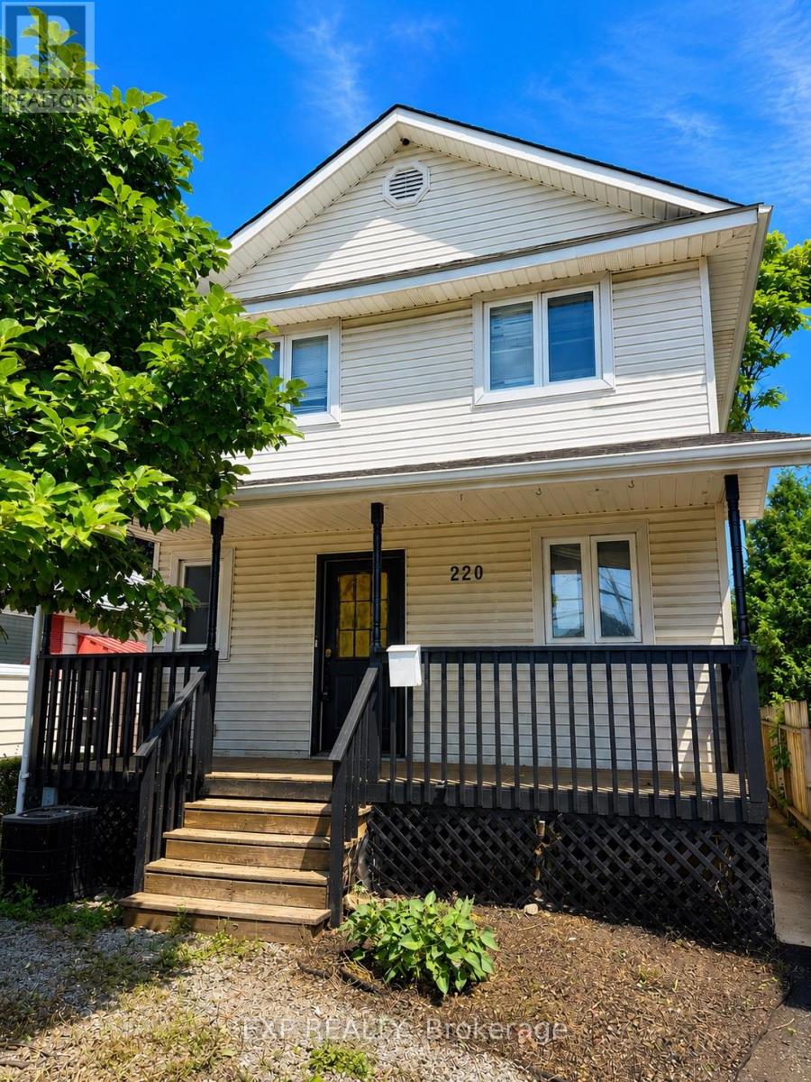 220 Geneva Street, St. Catharines, Ontario  L2R 4P8 - Photo 1 - X13604036