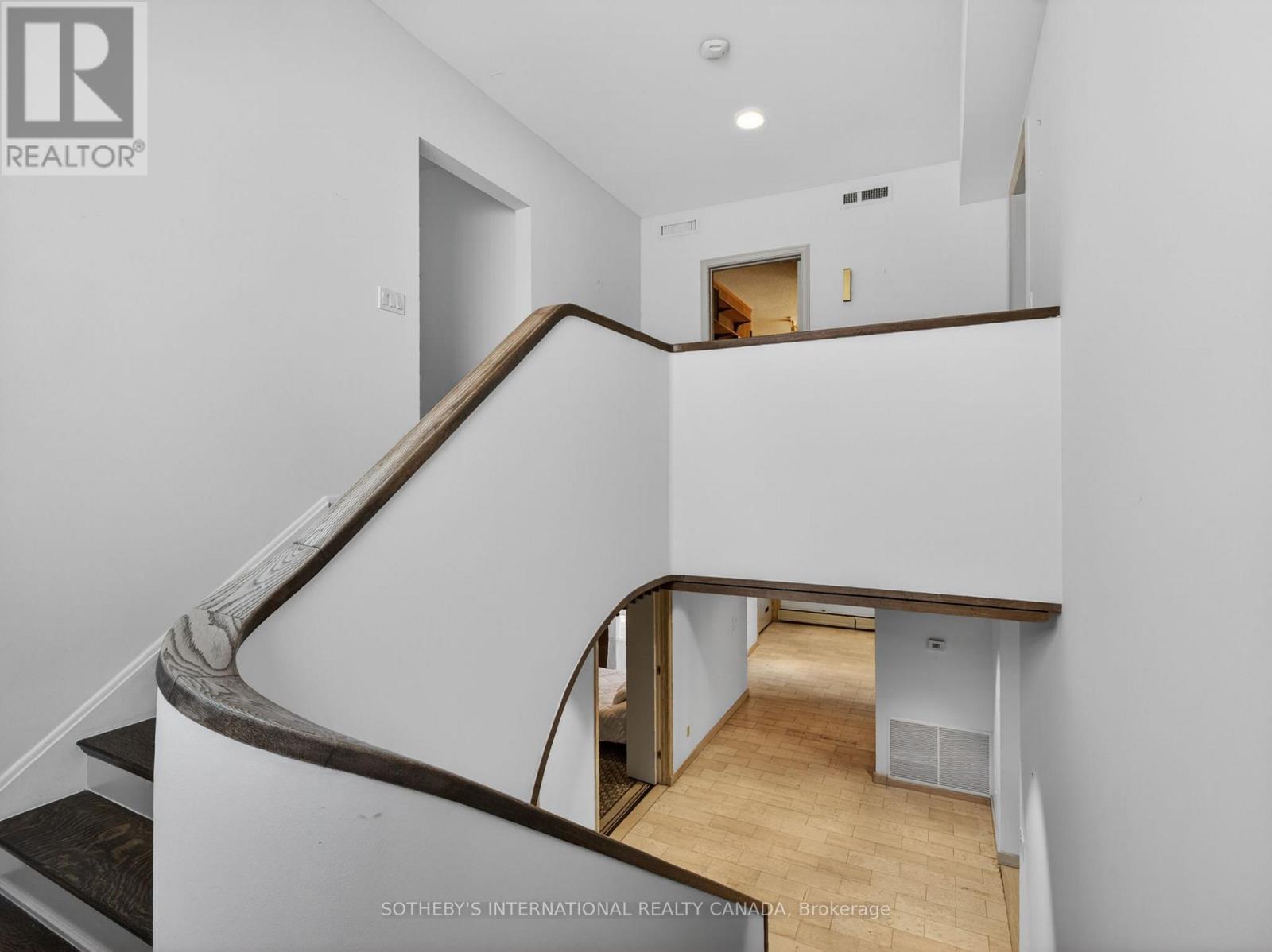 39 Burton Road, Toronto, Ontario  M5P 1V1 - Photo 10 - C13603996