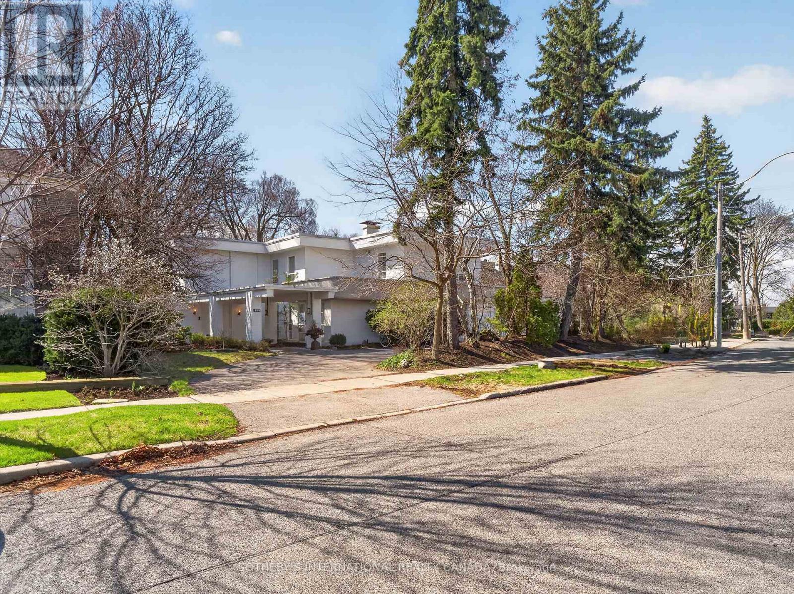 39 Burton Road, Toronto, Ontario  M5P 1V1 - Photo 21 - C13603996