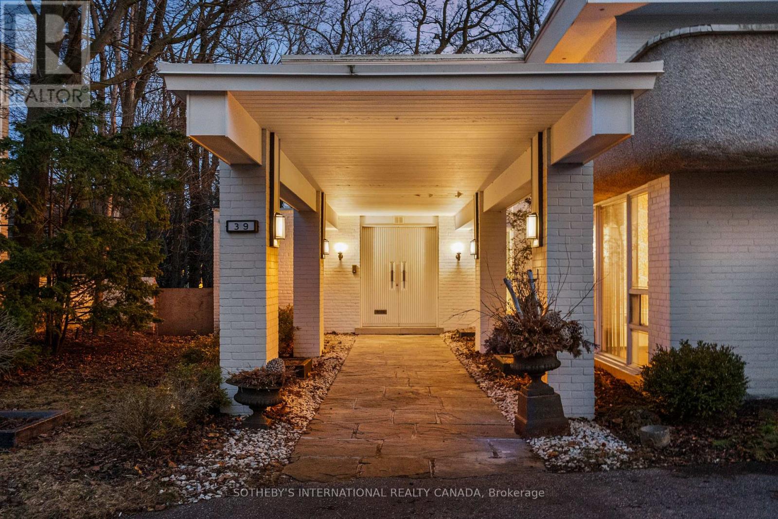 39 Burton Road, Toronto, Ontario  M5P 1V1 - Photo 3 - C13603996