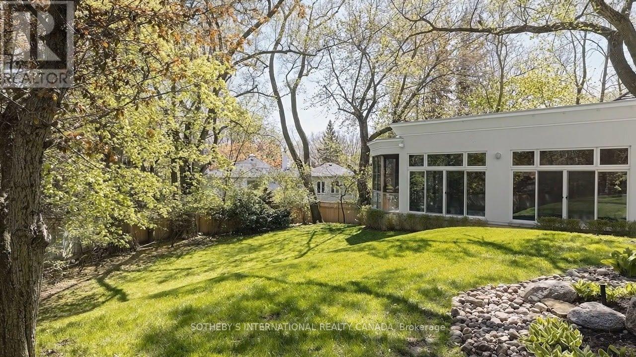 39 Burton Road, Toronto, Ontario  M5P 1V1 - Photo 4 - C13603996