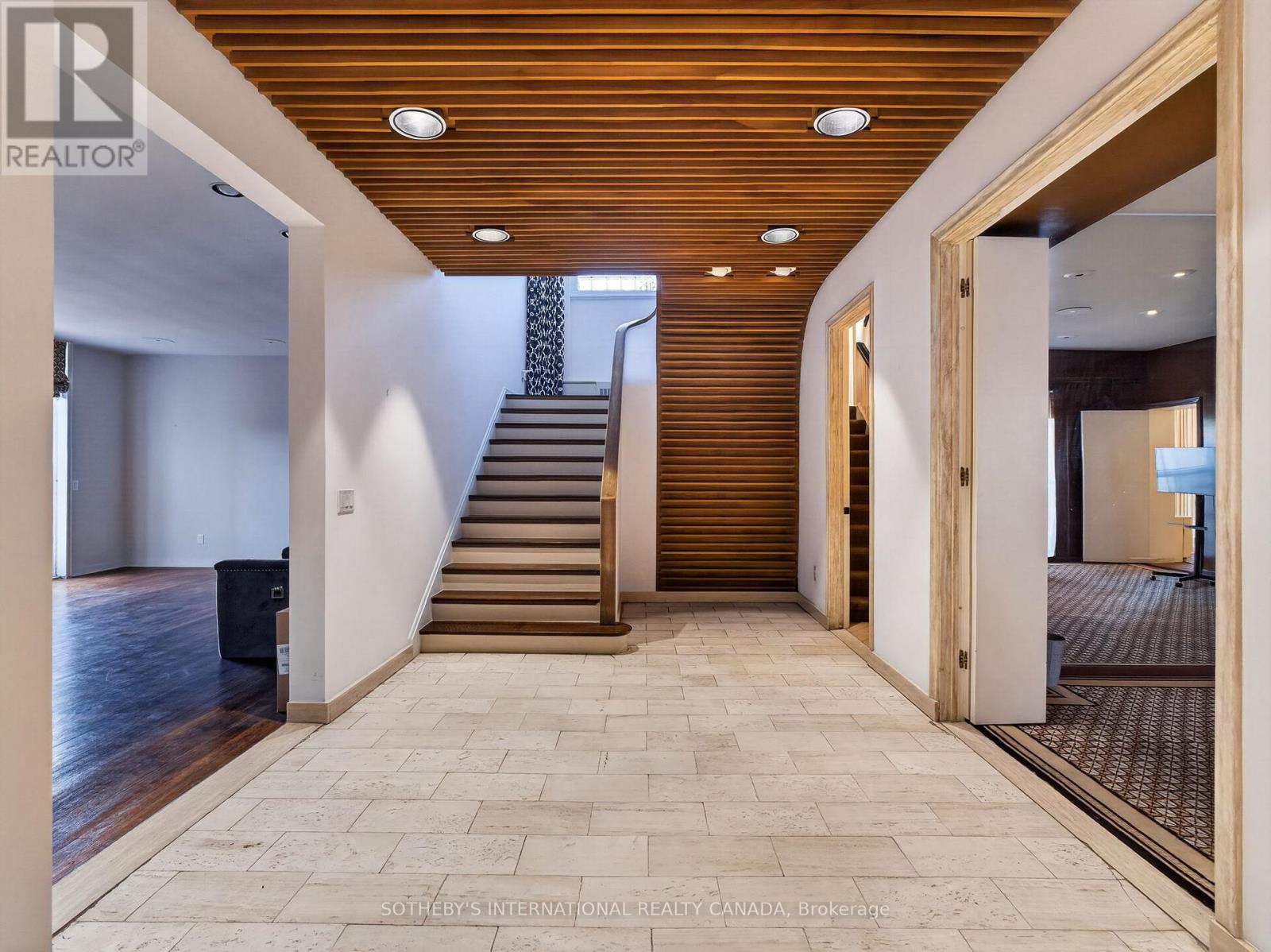 39 Burton Road, Toronto, Ontario  M5P 1V1 - Photo 6 - C13603996