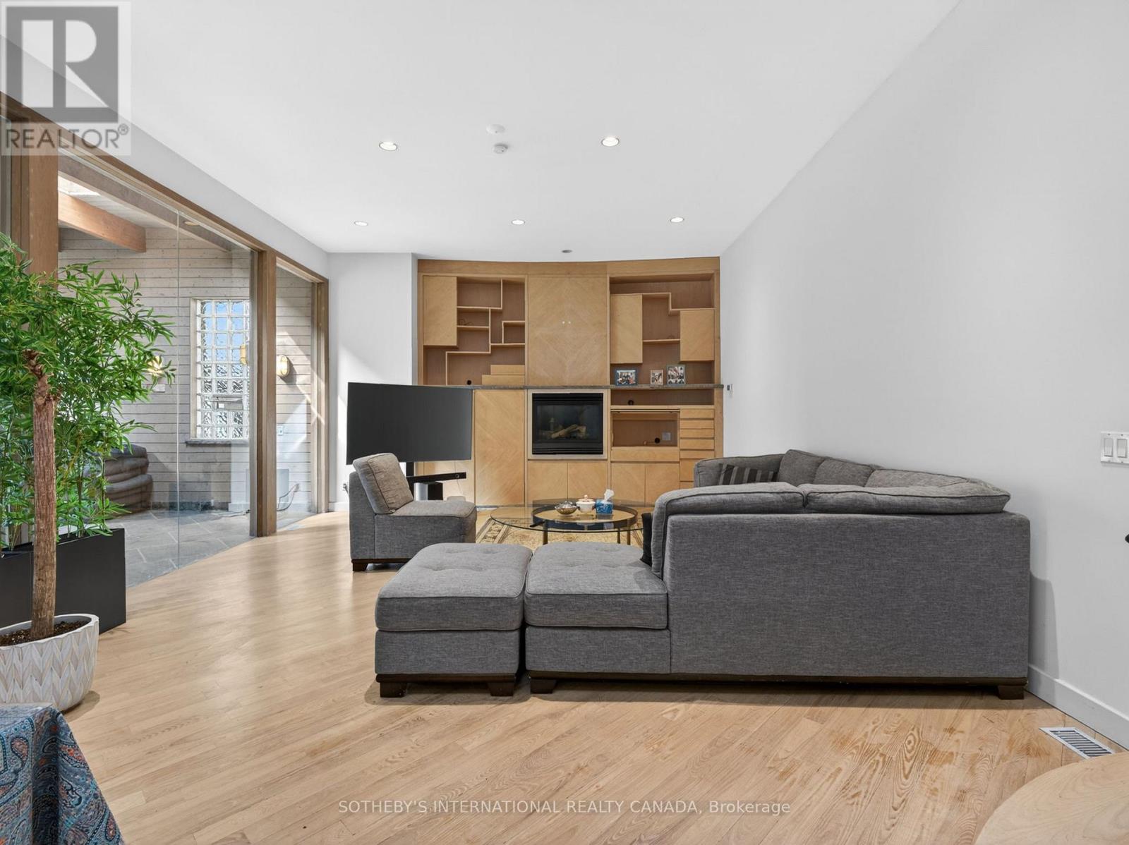 39 Burton Road, Toronto, Ontario  M5P 1V1 - Photo 8 - C13603996