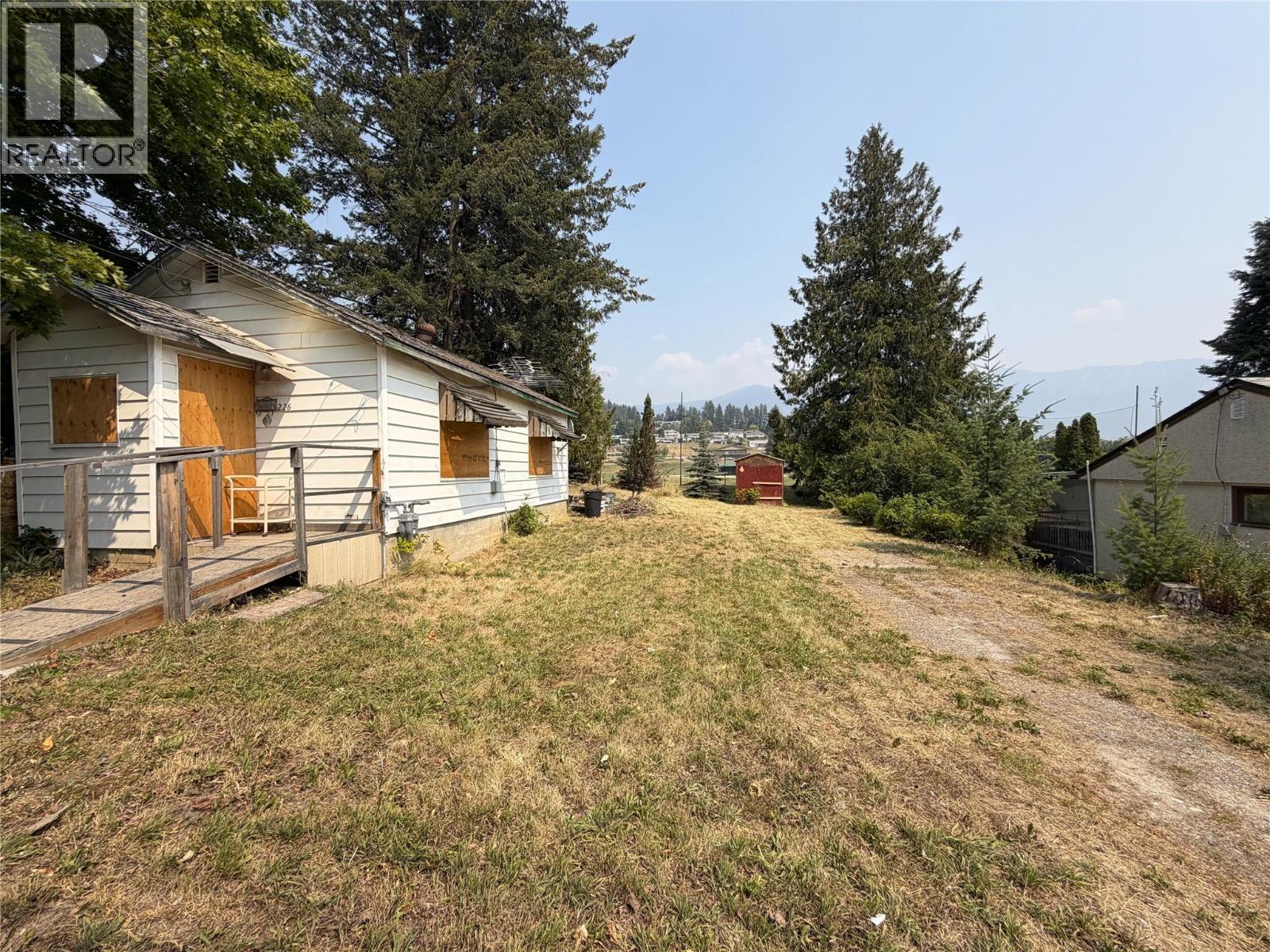 226 16th Avenue N, Creston, British Columbia  V0B 1G5 - Photo 1 - 10395604