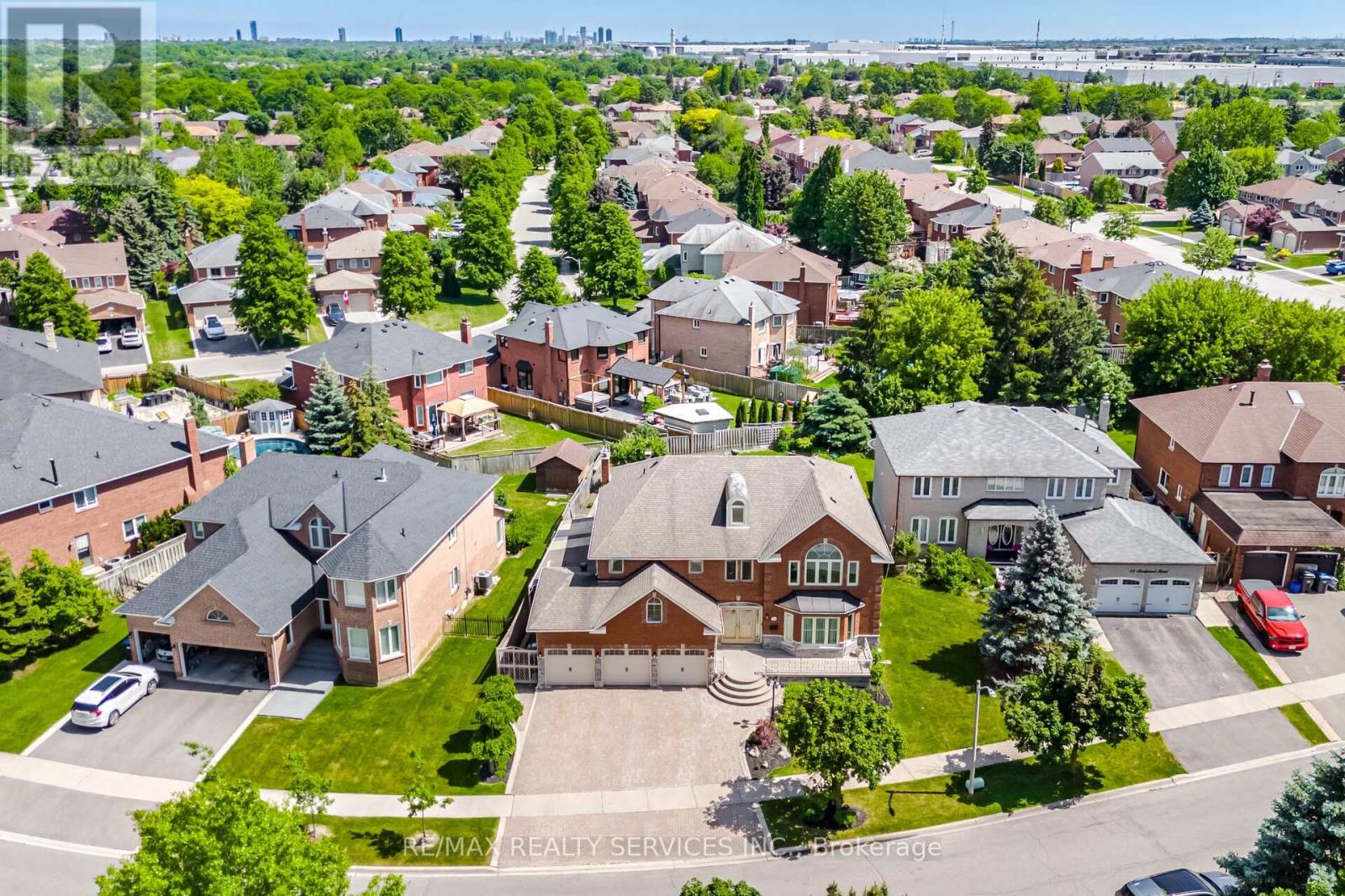 36 SHADYWOOD ROAD, Brampton, Ontario
