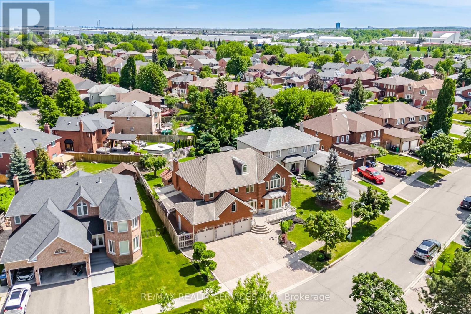 36 Shadywood Road, Brampton, Ontario  L6Z 4M1 - Photo 3 - W13604000