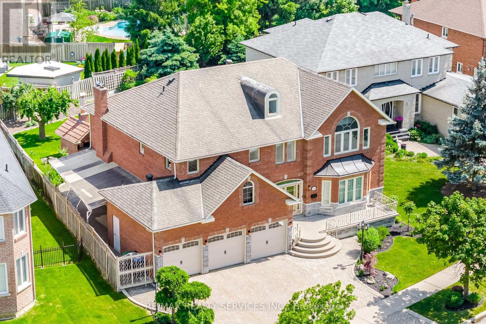 36 Shadywood Road, Brampton, Ontario  L6Z 4M1 - Photo 4 - W13604000