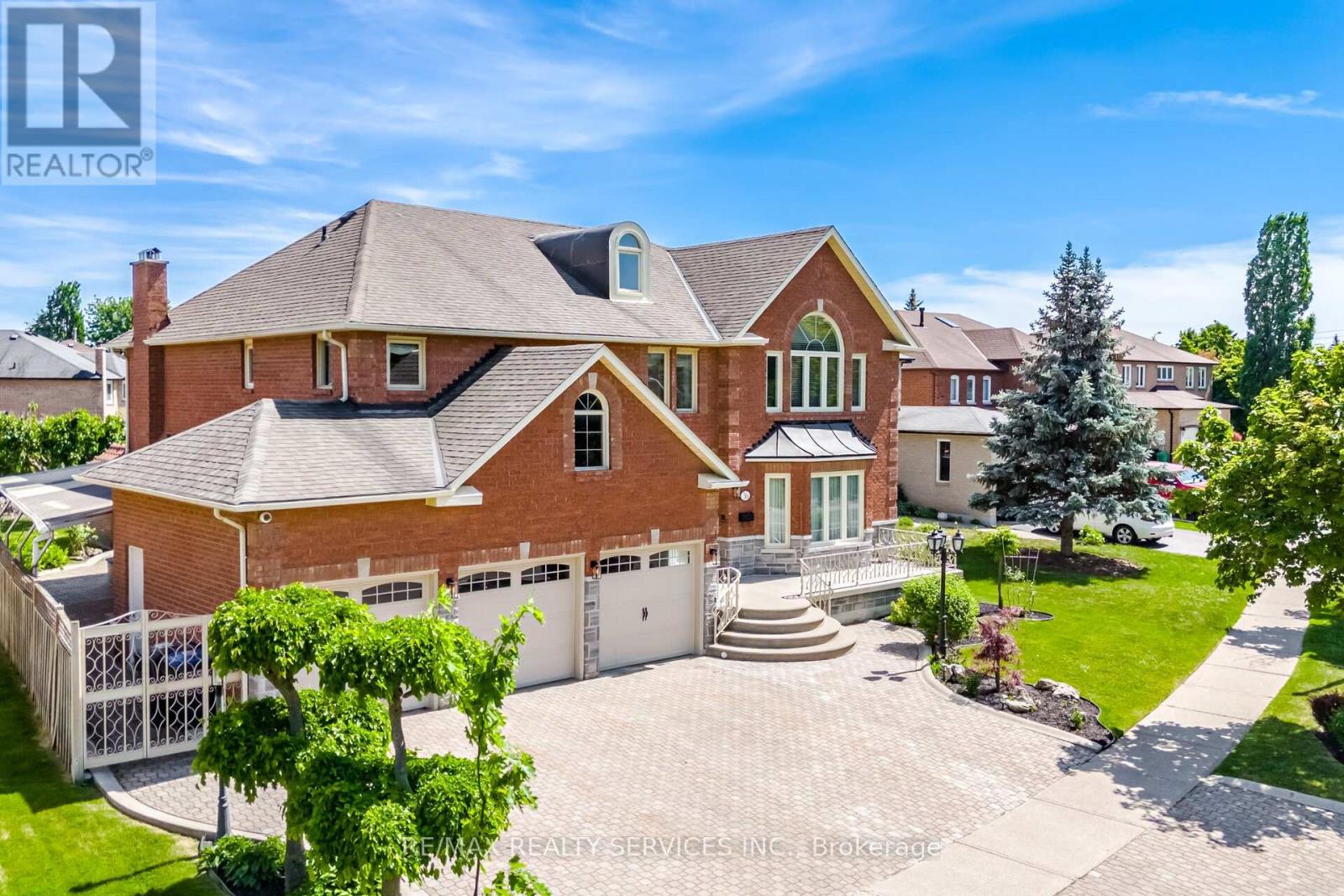 36 Shadywood Road, Brampton, Ontario  L6Z 4M1 - Photo 5 - W13604000