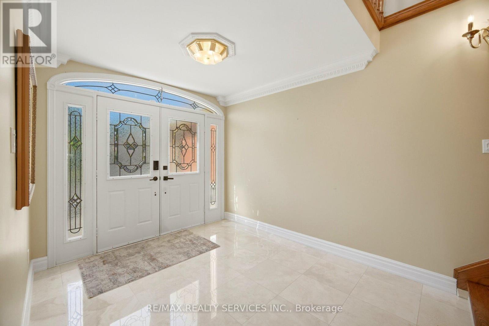 36 Shadywood Road, Brampton, Ontario  L6Z 4M1 - Photo 8 - W13604000