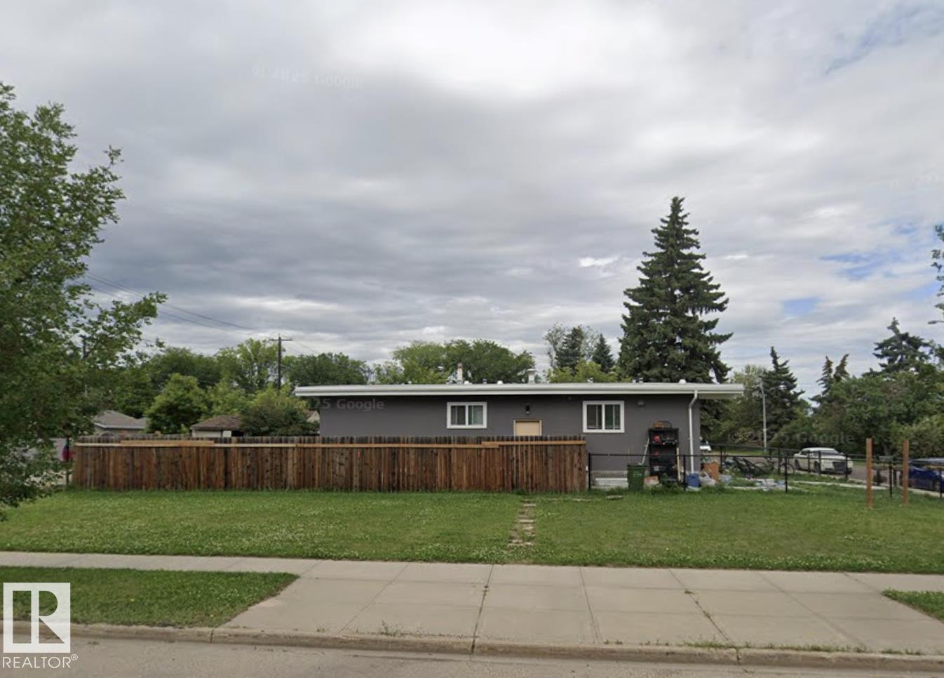 7604 7606 75 St NW, Edmonton, Alberta  T6C 2E9 - Photo 2 - E4500633