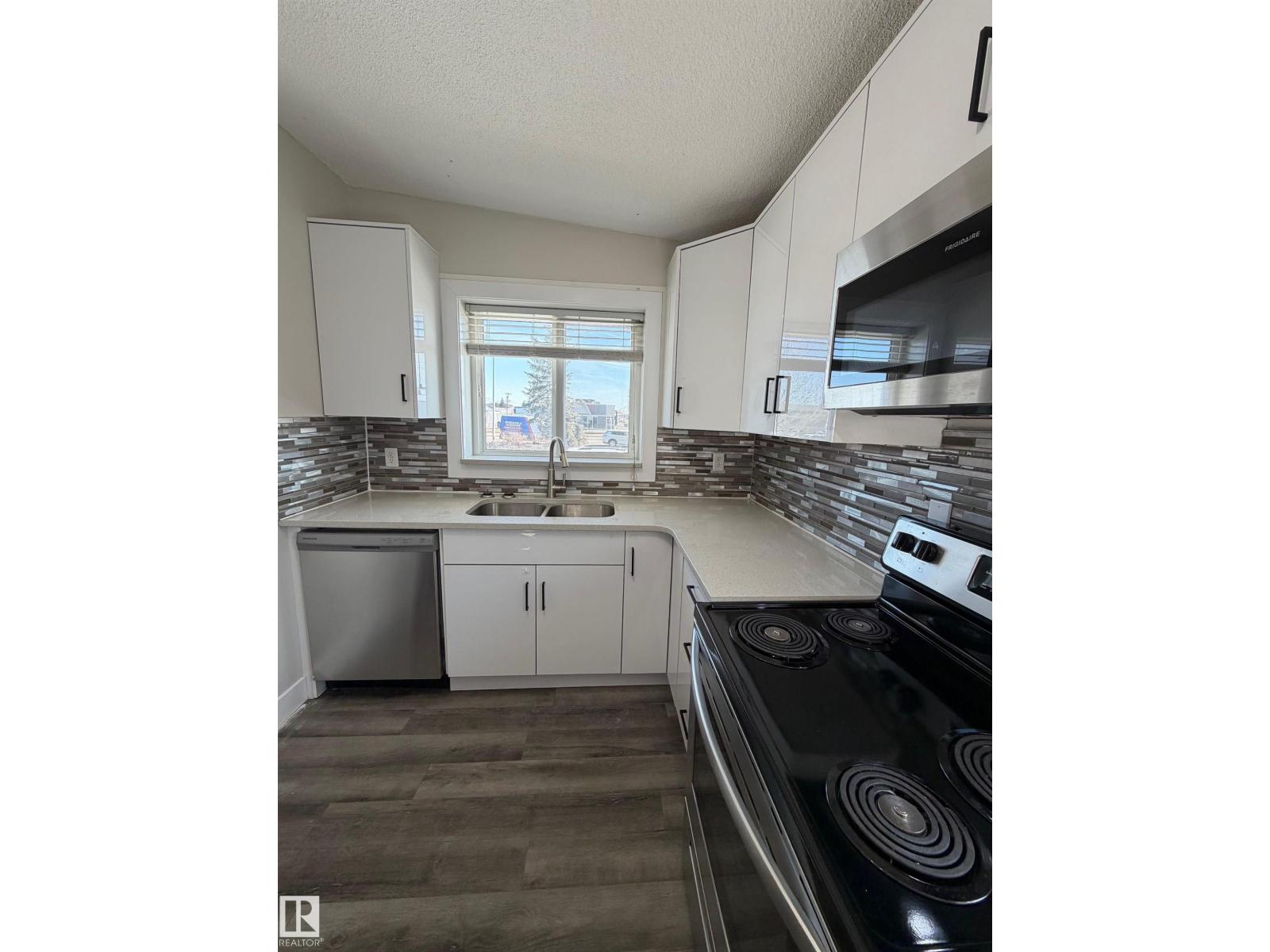 7604 7606 75 St NW, Edmonton, Alberta  T6C 2E9 - Photo 3 - E4500633
