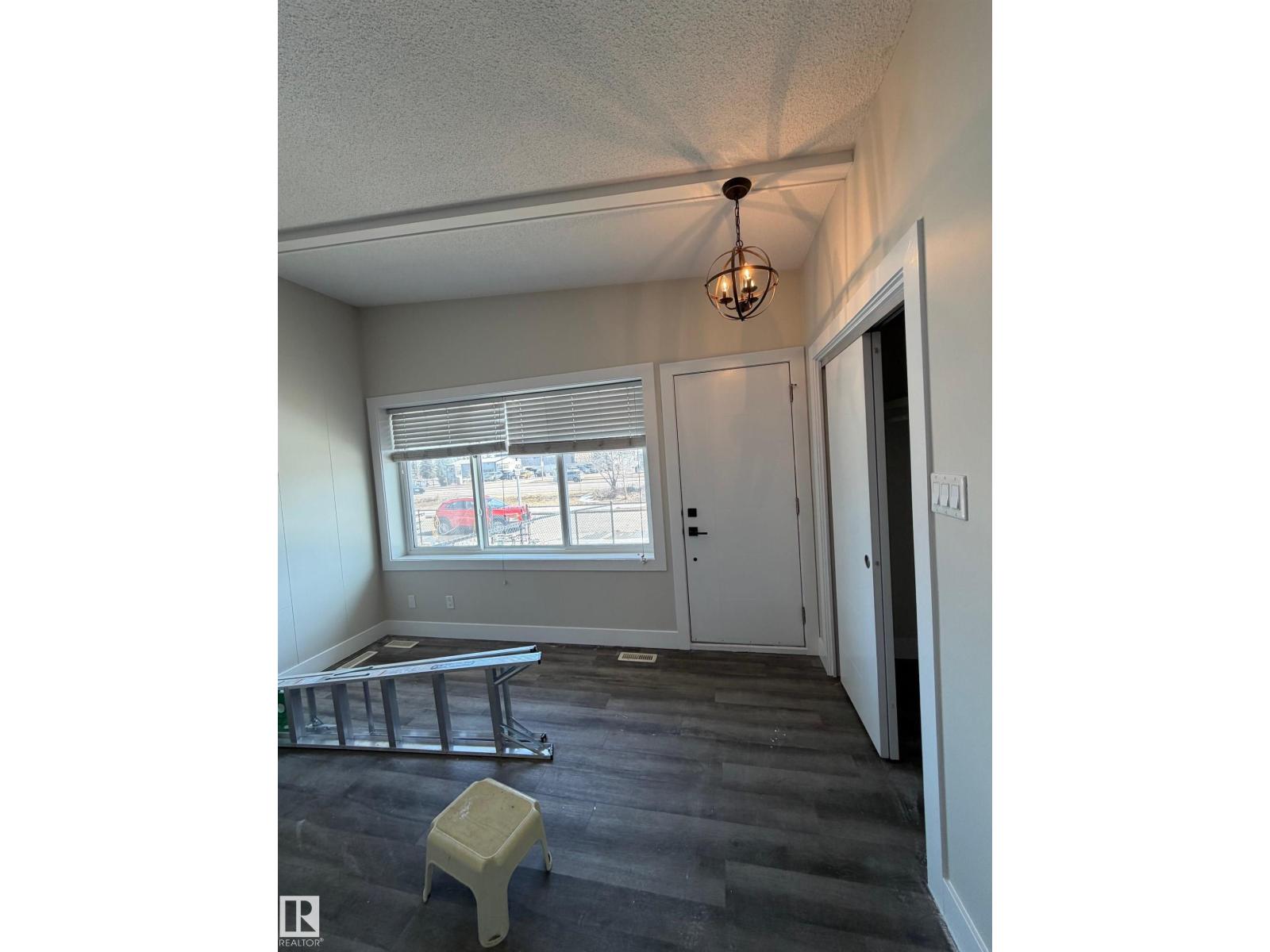 7604 7606 75 St NW, Edmonton, Alberta  T6C 2E9 - Photo 5 - E4500633