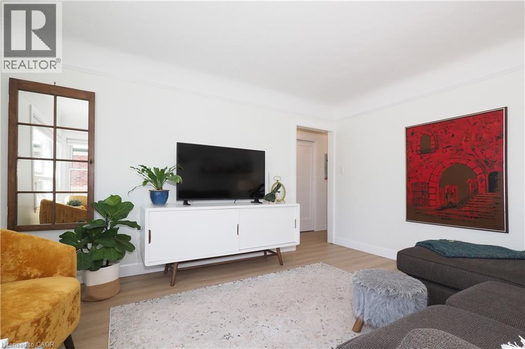 784 Elizabeth Street, Kitchener, Ontario  N2H 6H5 - Photo 7 - 40849286