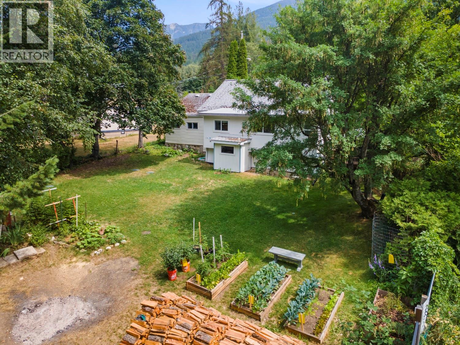 1413 Eastman Avenue, Riondel, British Columbia V0B 2B0 - Photo 2 - 10395788