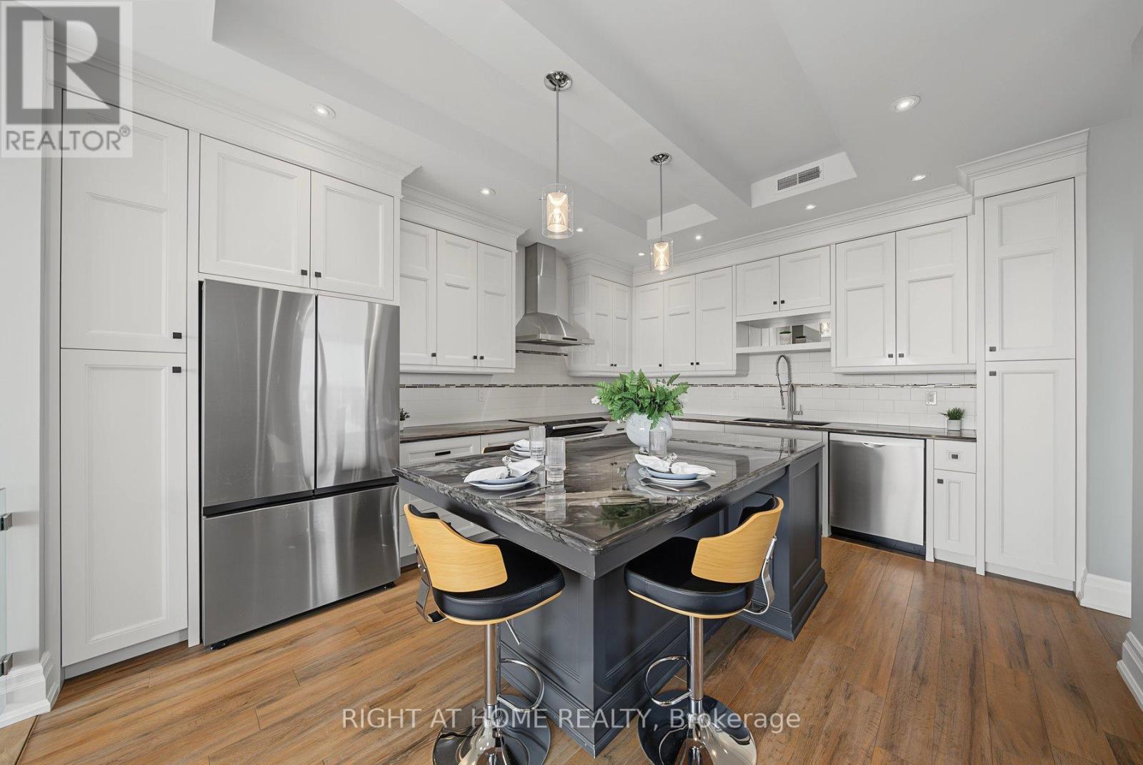 1206 - 20 Speers Road, Oakville, Ontario  L6K 3R5 - Photo 2 - W13604312