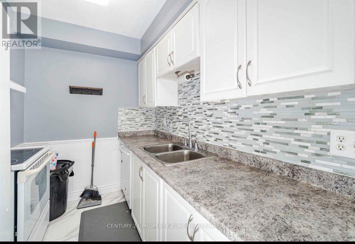26 Sandringham Court, Brampton, Ontario  L6T 3Z3 - Photo 5 - W13604336