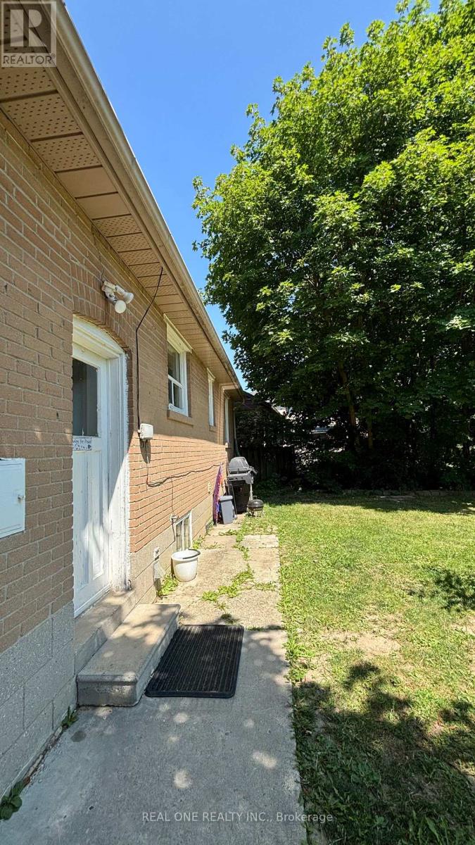 Bsmt - 93 Cartier Crescent, Richmond Hill, Ontario  L4C 2N3 - Photo 3 - N13516688