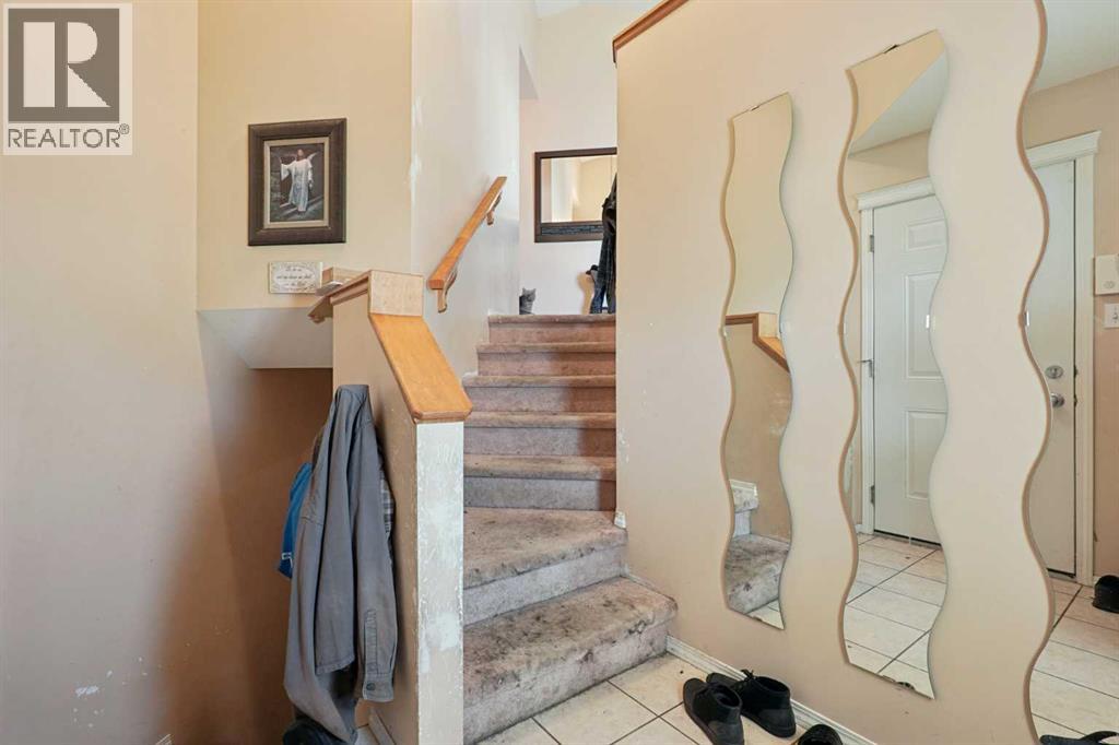 84 Aberdeen Road W, Lethbridge, Alberta  T1J 4Z2 - Photo 3 - A2328778