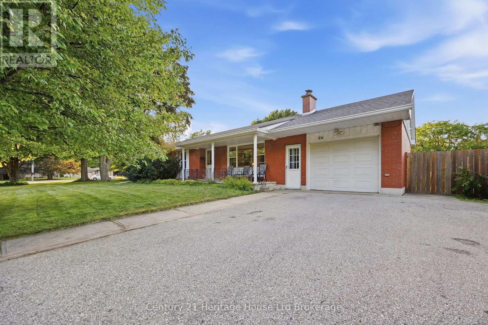54 GLENDALE DRIVE, Tillsonburg, Ontario
