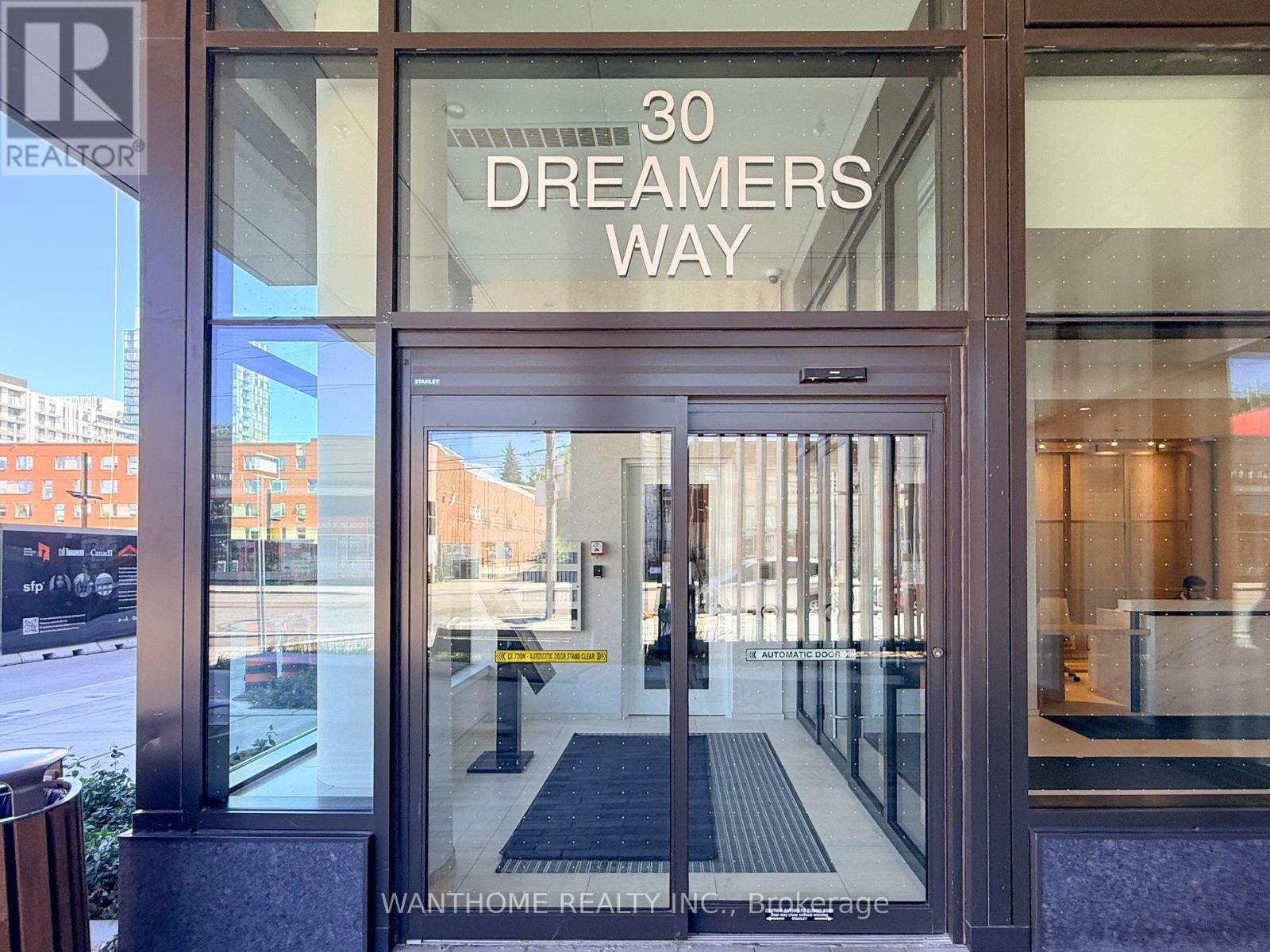 <div class="slider-price">$1,277,550</div><p>1018 - 30 Dreamers Way Street, Toronto, Ontario</p>