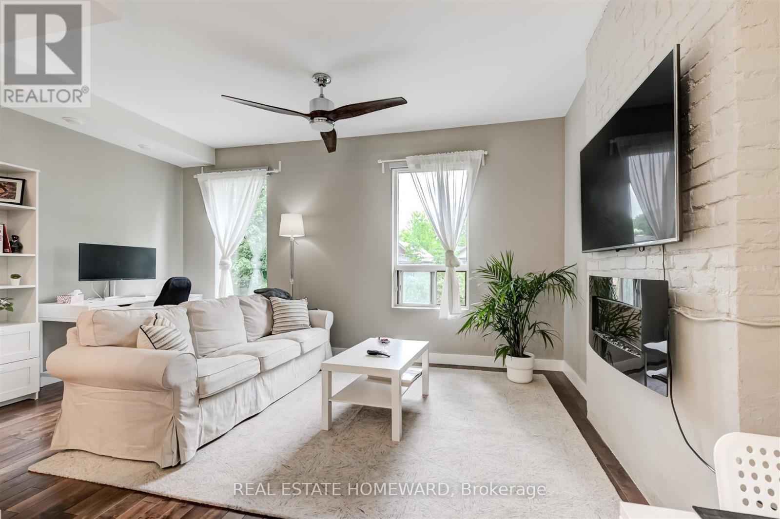 Upper - 14 Ashdale Avenue, Toronto, Ontario  M4L 2Y7 - Photo 5 - E13604570