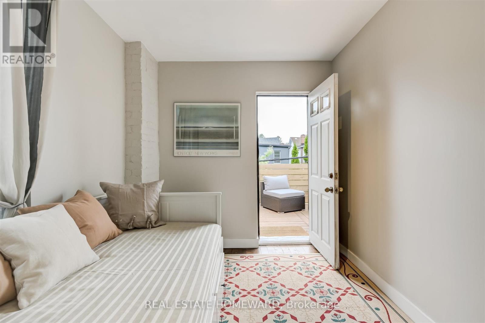 Upper - 14 Ashdale Avenue, Toronto, Ontario  M4L 2Y7 - Photo 8 - E13604570