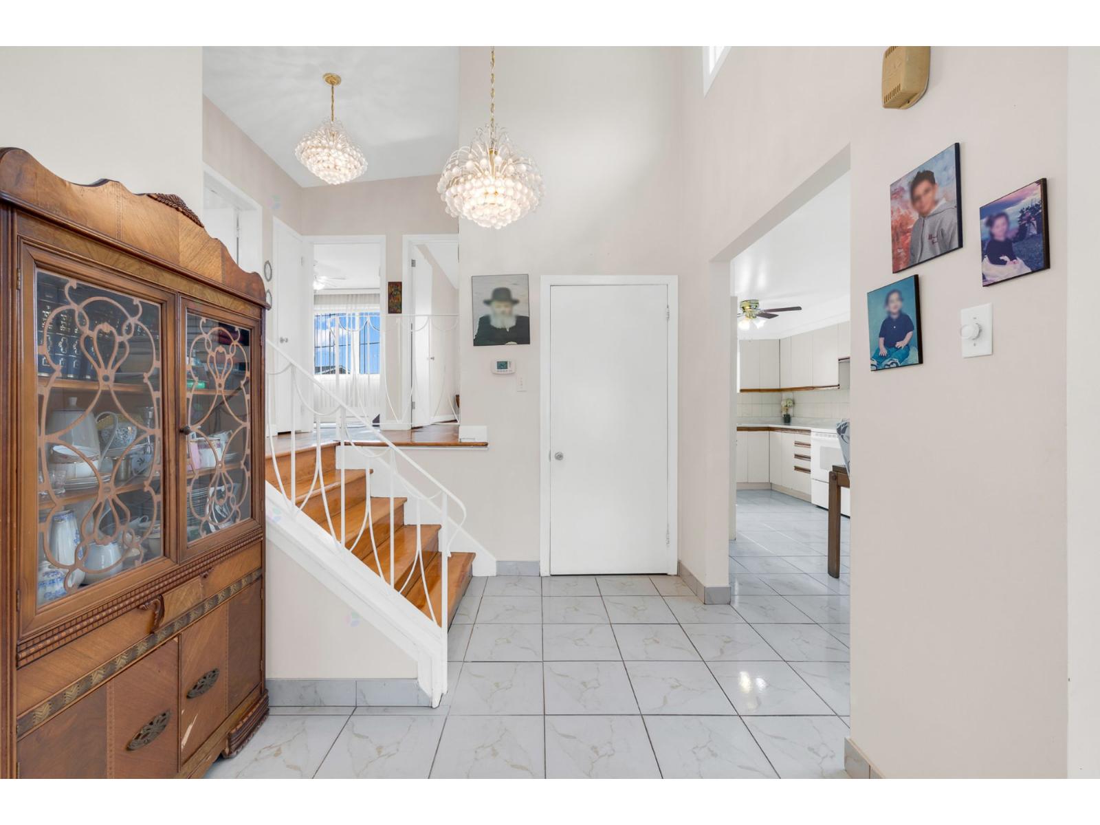 1404 Boul. Élisabeth Laval (Chomedey) Quebec Canada H7W3J8 2