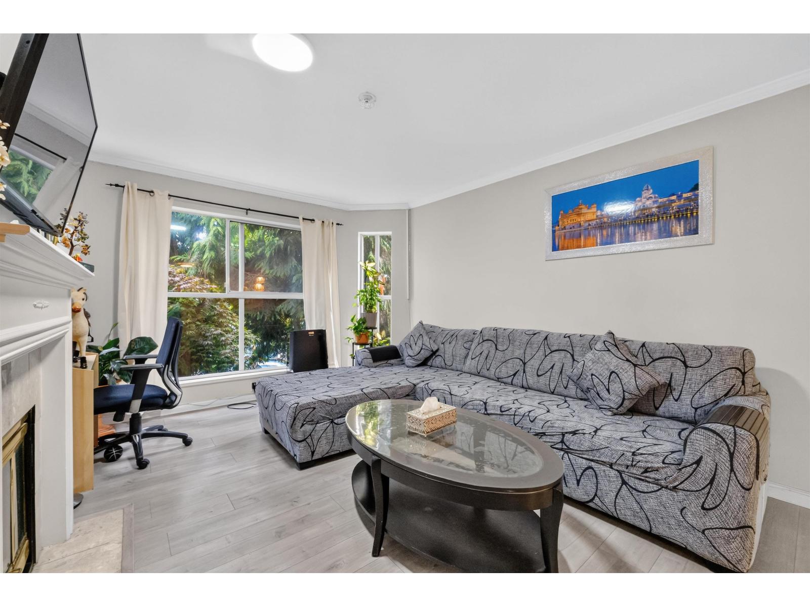215 7151 121 Street, Surrey, British Columbia  V3W 0E7 - Photo 4 - R3147546