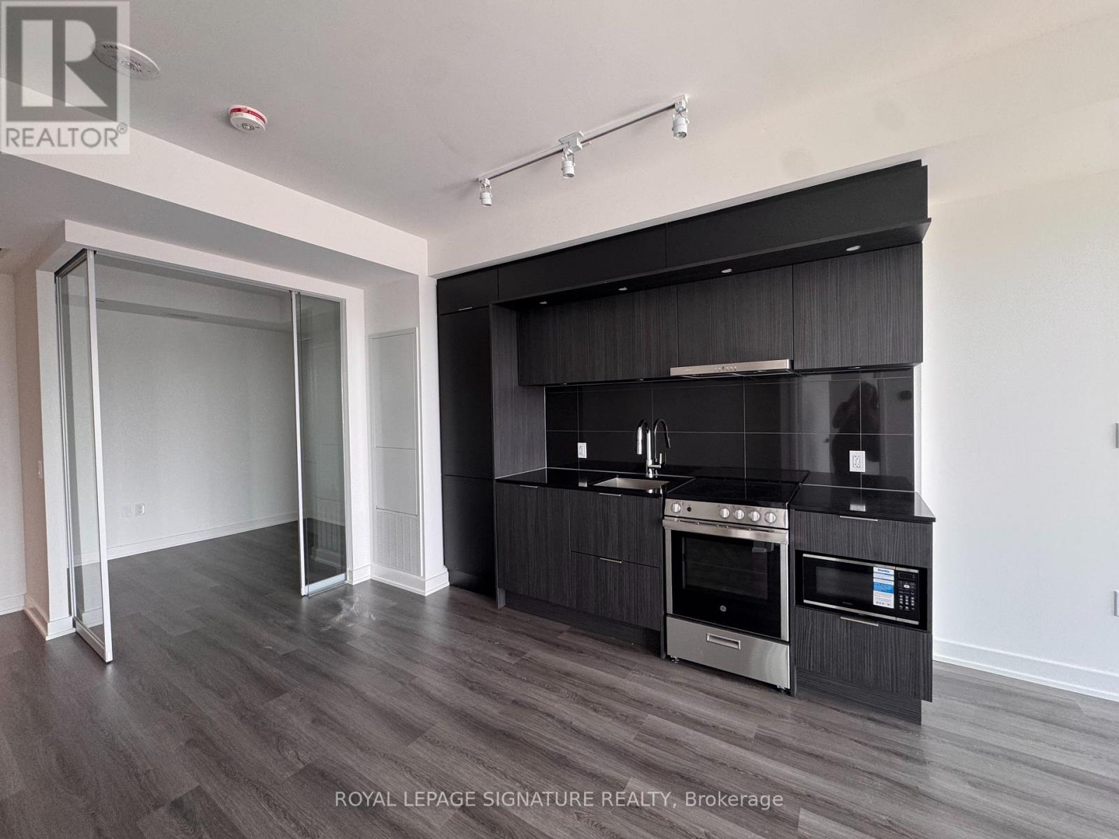 4601 - 448 Burnhamthorpe Road W, Mississauga, Ontario  L5B 0R4 - Photo 2 - W13599996