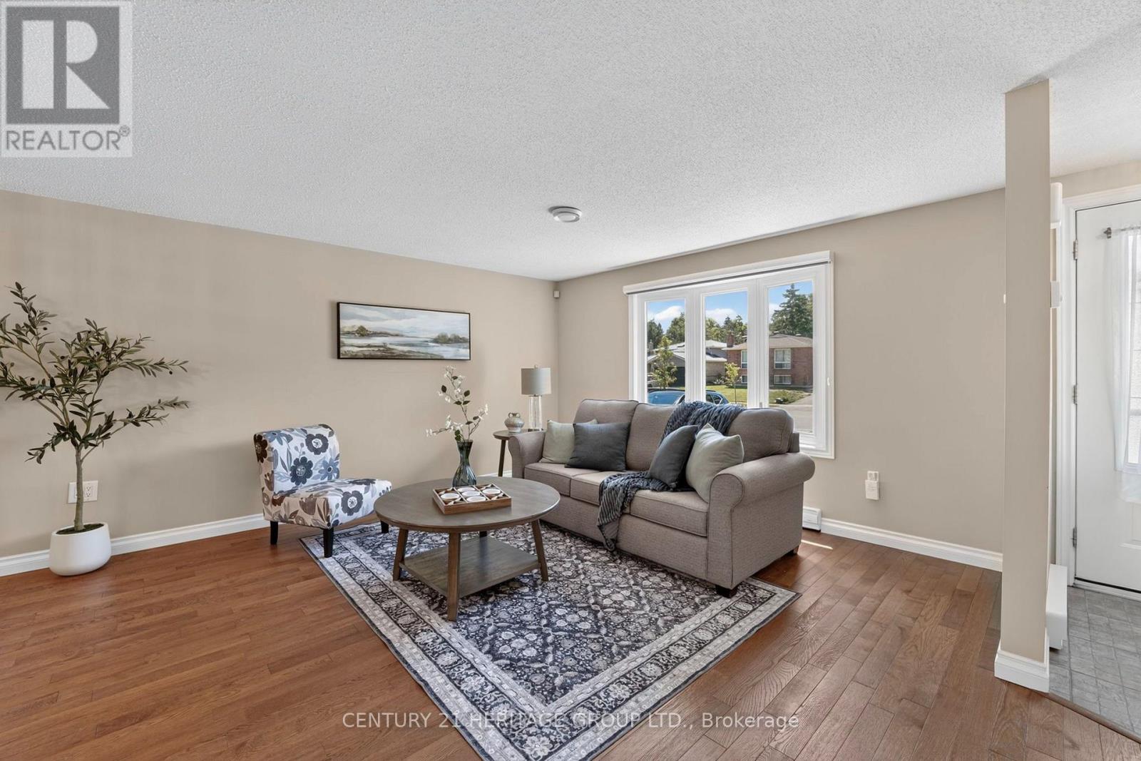 226 Lillian Crescent, Barrie, Ontario  L4N 5Y8 - Photo 3 - S13604802