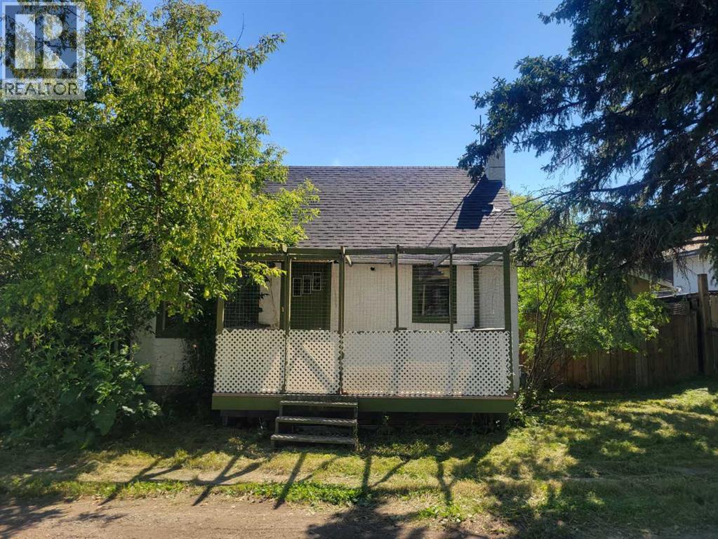 1 Elm Avenue, Okotoks