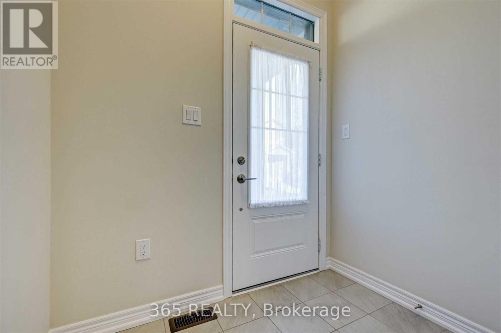 16 Hibiscus Lane, Hamilton, Ontario  L8K 5J3 - Photo 5 - X13604758