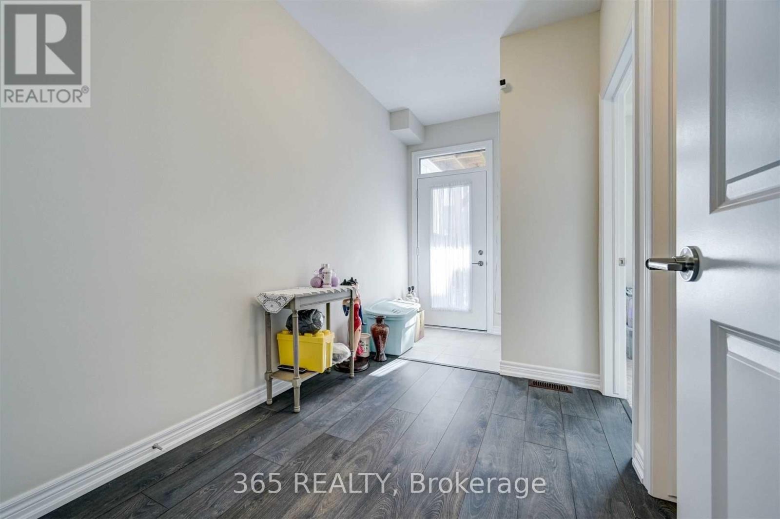 16 Hibiscus Lane, Hamilton, Ontario  L8K 5J3 - Photo 8 - X13604758