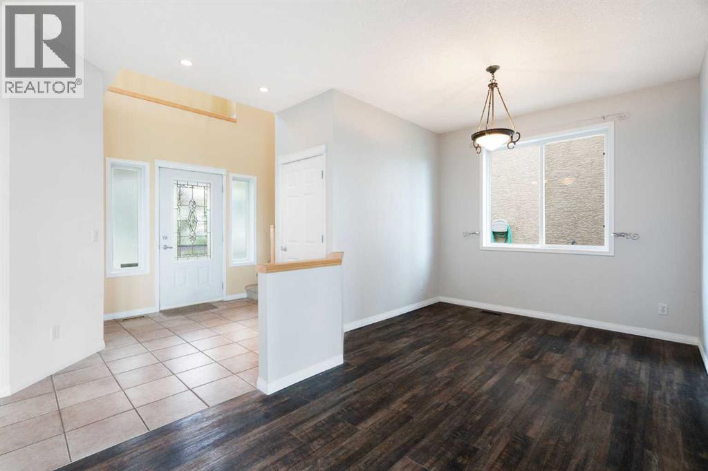 79 Royal Crest Way NW, Calgary, Alberta  T3G 4M9 - Photo 7 - A2329111