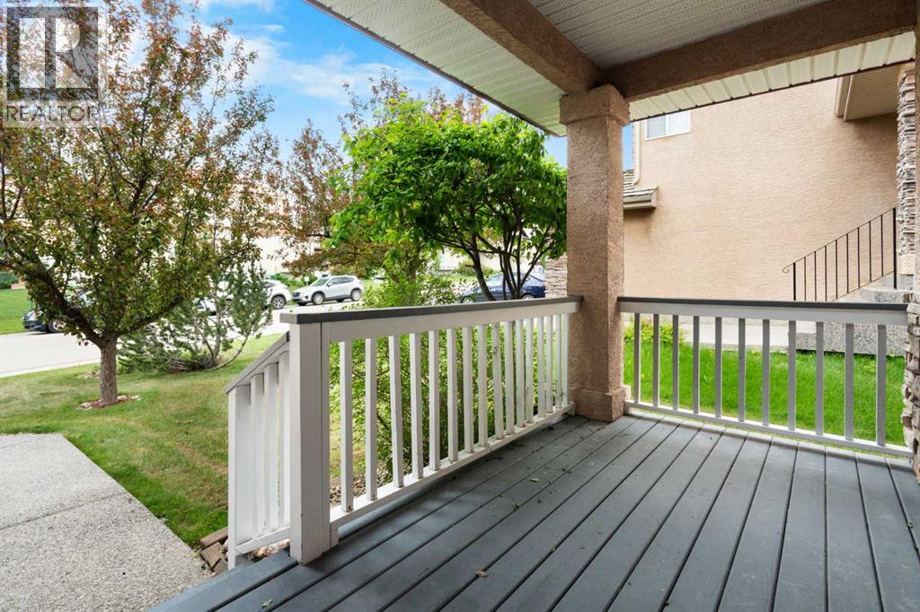79 Royal Crest Way NW, Calgary, Alberta  T3G 4M9 - Photo 5 - A2329111