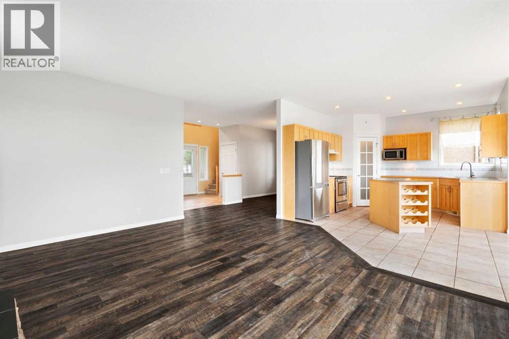79 Royal Crest Way NW, Calgary, Alberta  T3G 4M9 - Photo 11 - A2329111