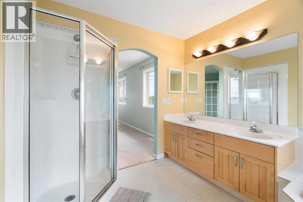 79 Royal Crest Way NW, Calgary, Alberta  T3G 4M9 - Photo 33 - A2329111