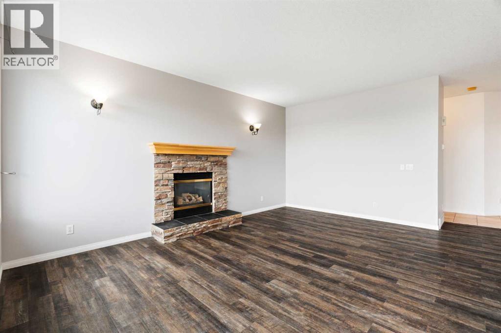 79 Royal Crest Way NW, Calgary, Alberta  T3G 4M9 - Photo 12 - A2329111