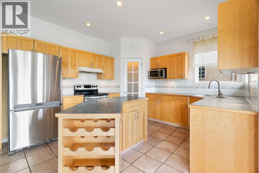 79 Royal Crest Way NW, Calgary, Alberta  T3G 4M9 - Photo 17 - A2329111