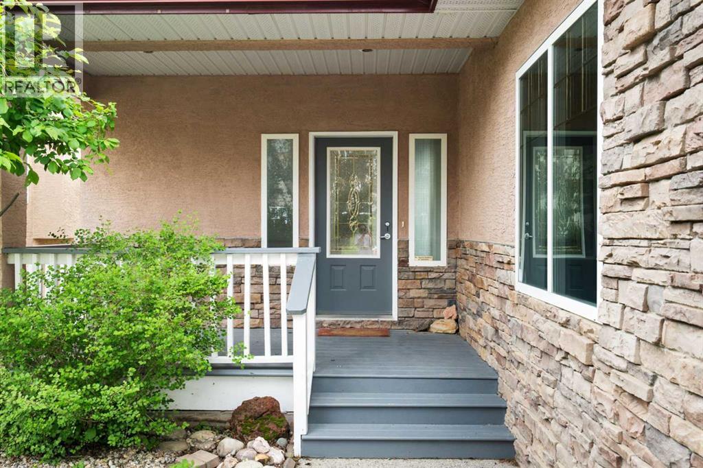 79 Royal Crest Way NW, Calgary, Alberta  T3G 4M9 - Photo 3 - A2329111