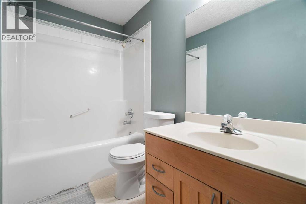 79 Royal Crest Way NW, Calgary, Alberta  T3G 4M9 - Photo 39 - A2329111