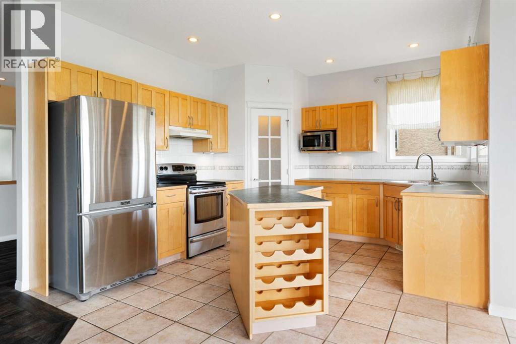 79 Royal Crest Way NW, Calgary, Alberta  T3G 4M9 - Photo 15 - A2329111